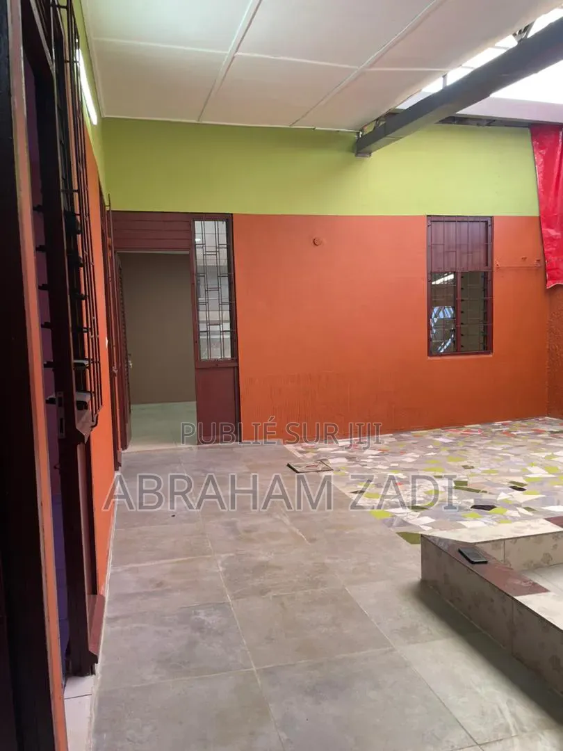 Meublé 4chbre Villa dans Zkas Immobilier, Yopougon à Louer