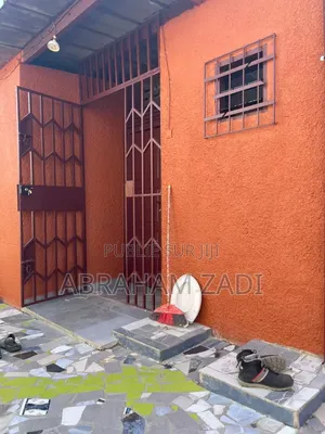 Meublé 4chbre Villa dans Zkas Immobilier, Yopougon à Louer