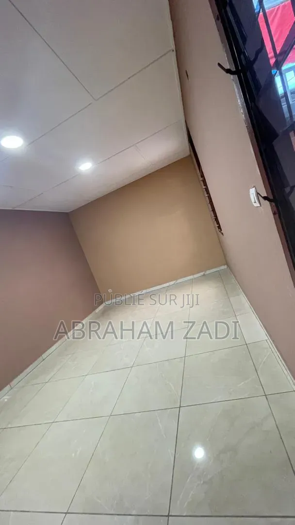 Meublé 4chbre Villa dans Zkas Immobilier, Yopougon à Louer