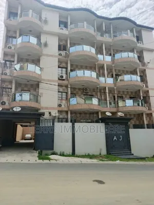 20chbre Blocs d'appartements dans La Terre Immobilière, Cocody à Vendre