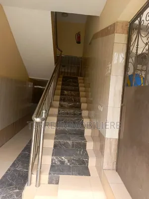 20chbre Blocs d'appartements dans La Terre Immobilière, Cocody à Vendre