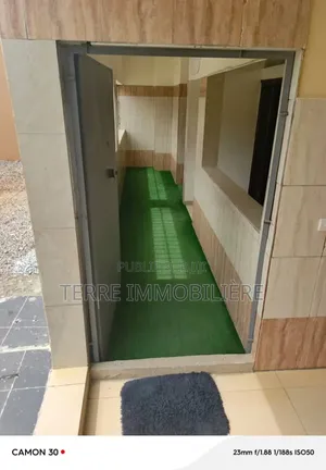 20chbre Blocs d'appartements dans La Terre Immobilière, Cocody à Vendre