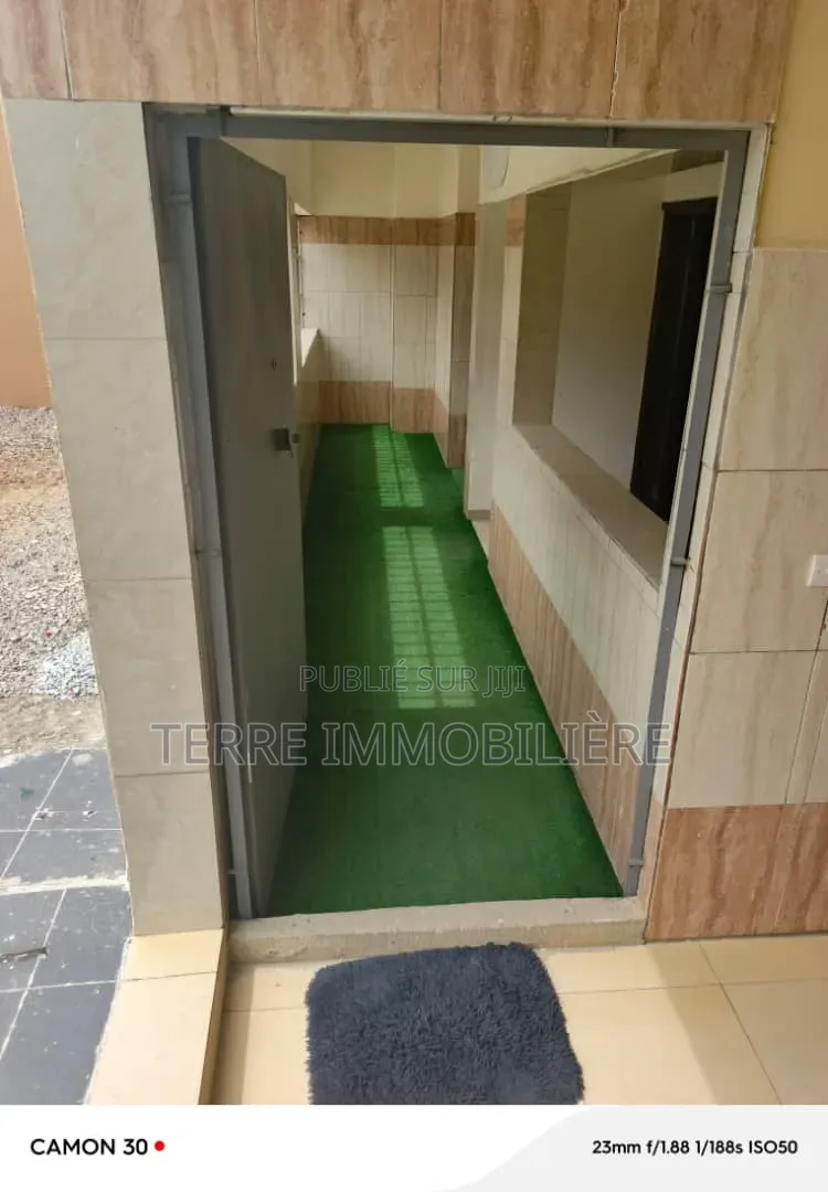 20chbre Blocs d'appartements dans La Terre Immobilière, Cocody à Vendre