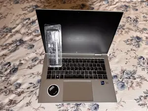 Nouveau HP EliteBook x360 1040 G7 16GB Intel Core i5 SSD 256GB