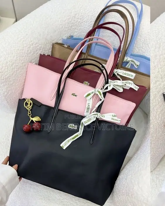 Sac À Main Et Parfum