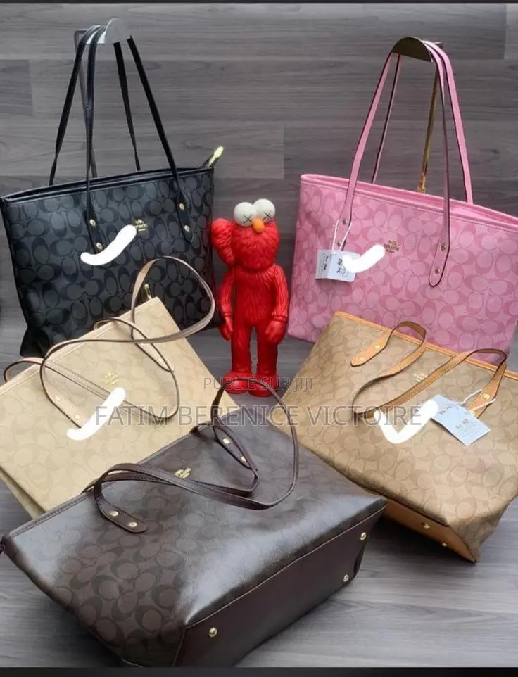 Sac À Main Et Parfum