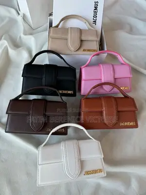 Sac À Main Et Parfum