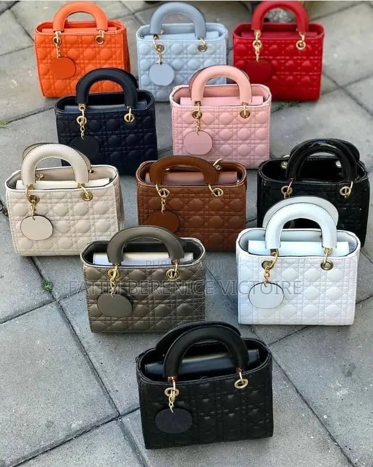 Sac À Main Et Parfum