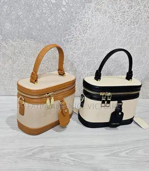 Sac À Main Et Parfum