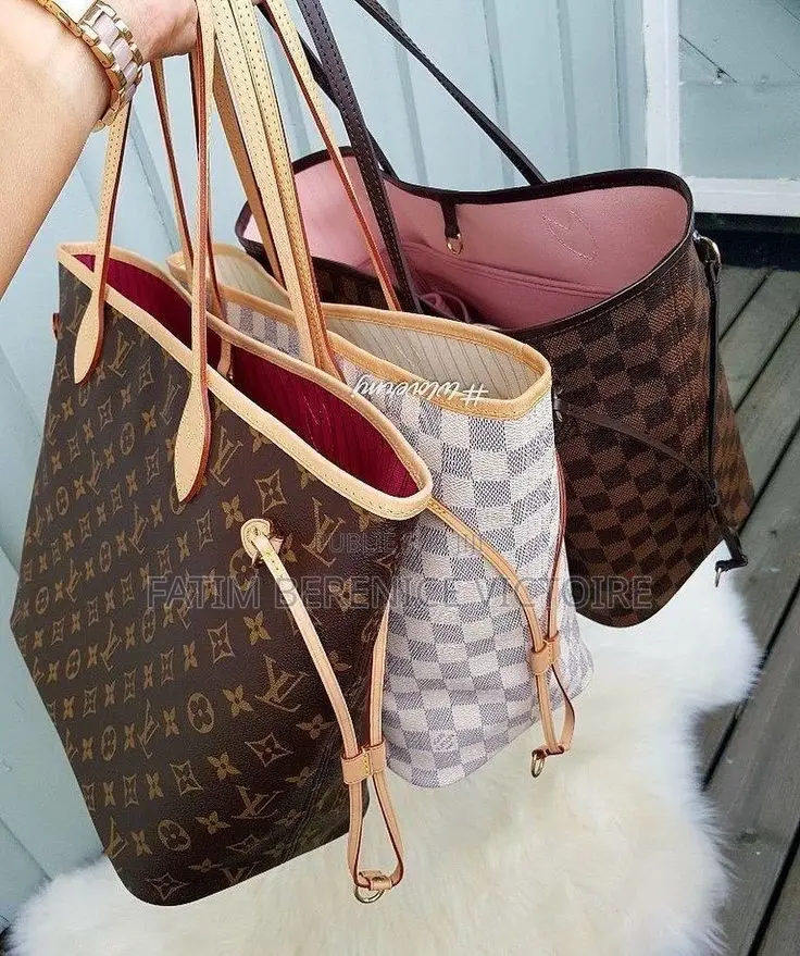 Sac À Main Et Parfum