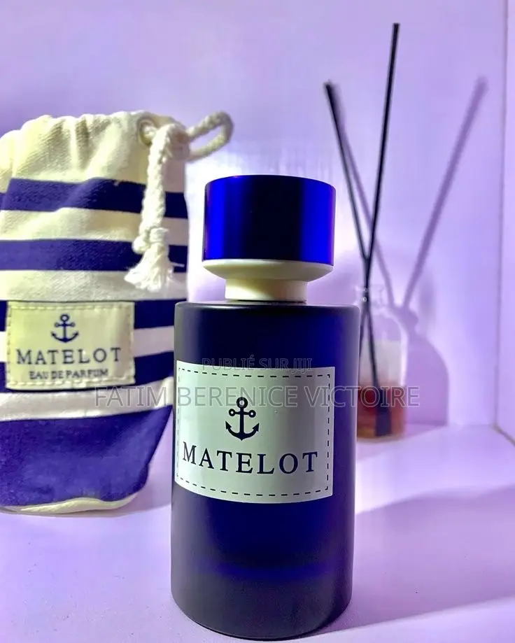 Sac À Main Et Parfum