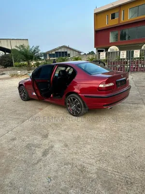 BMW 318i 2011 Bordeaux