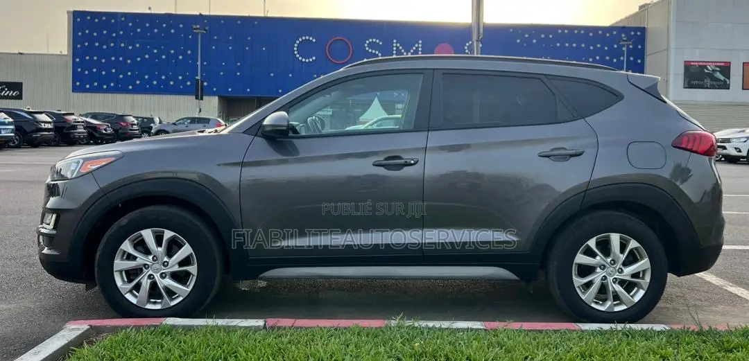 Hyundai Tucson SE 2021 Gris