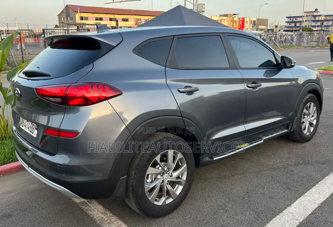 Hyundai Tucson SE 2021 Gris