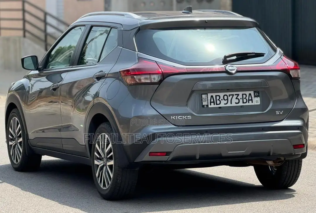 Nissan Kicks 2021 Gris