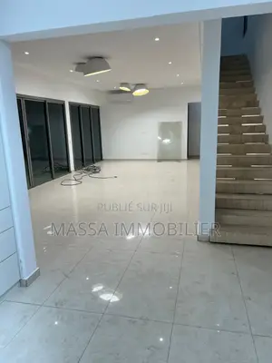 7chbre Villa dans Massa Immobilier, Cocody à Louer