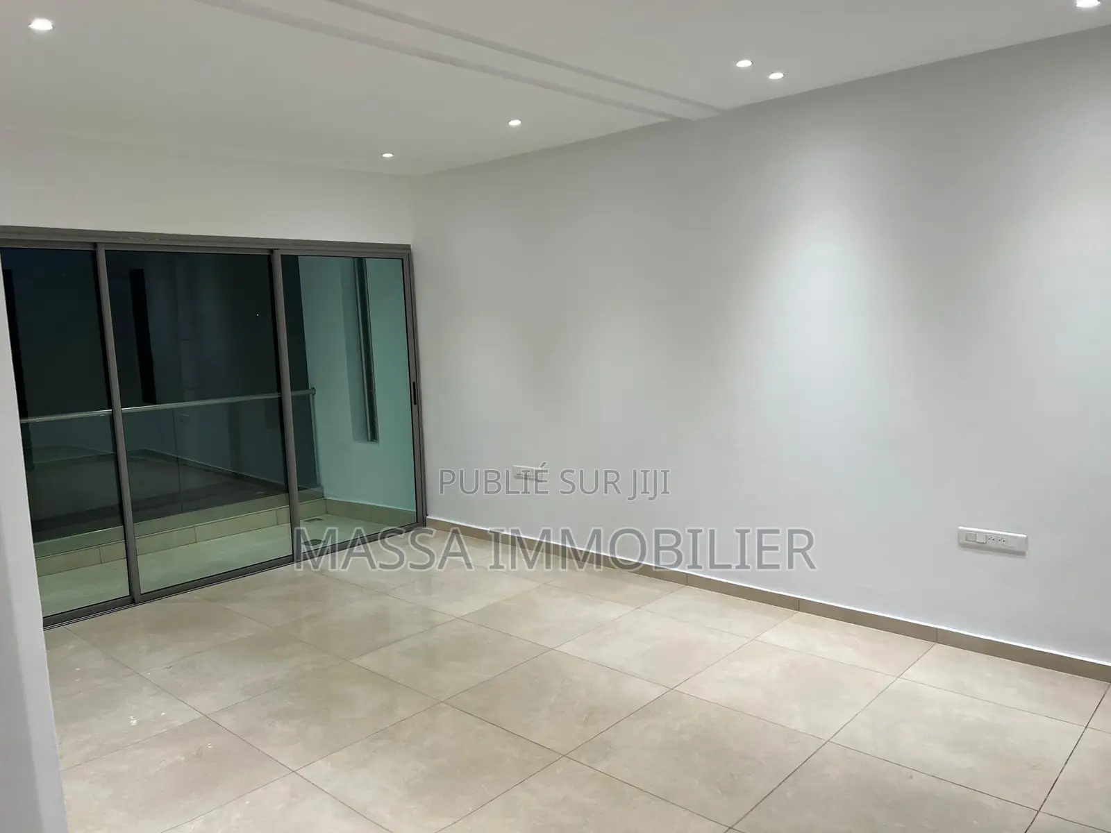 7chbre Villa dans Massa Immobilier, Cocody à Louer