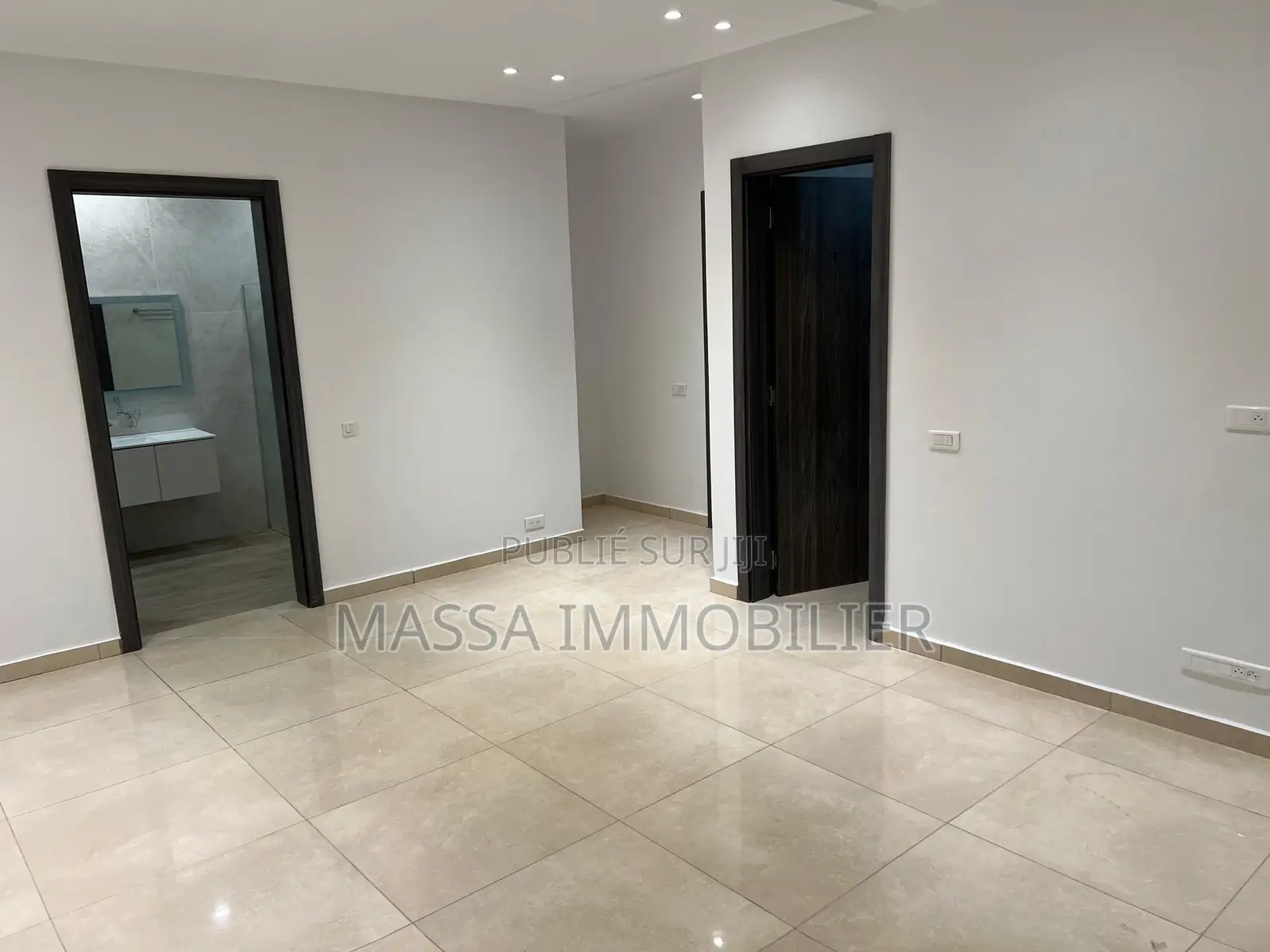 7chbre Villa dans Massa Immobilier, Cocody à Louer