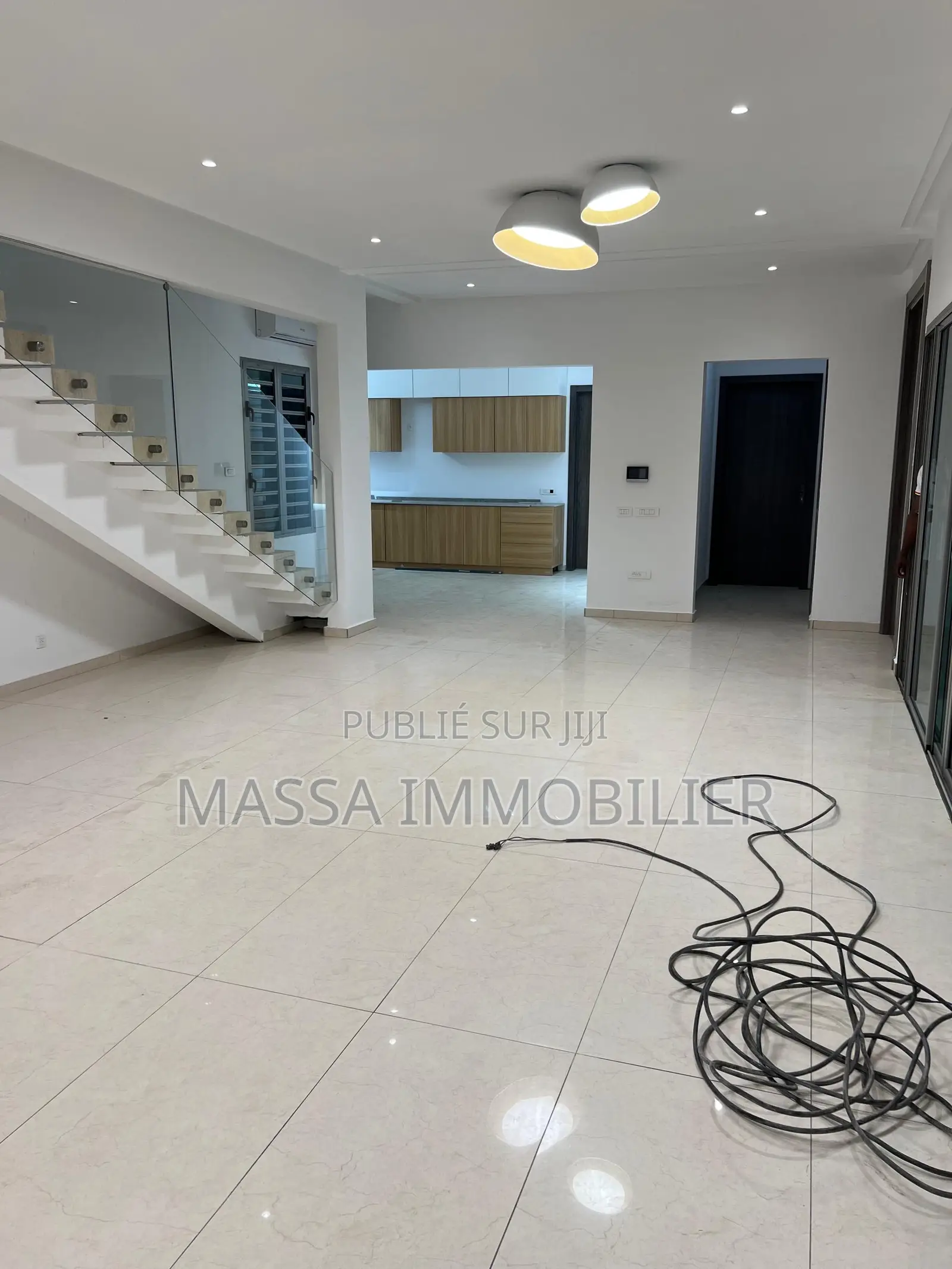 7chbre Villa dans Massa Immobilier, Cocody à Louer