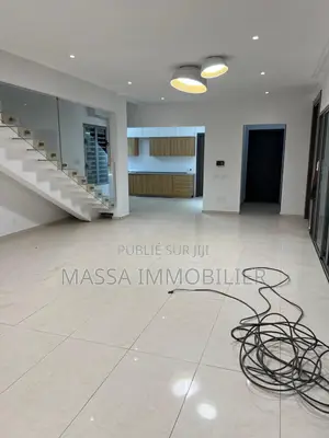 7chbre Villa dans Massa Immobilier, Cocody à Louer