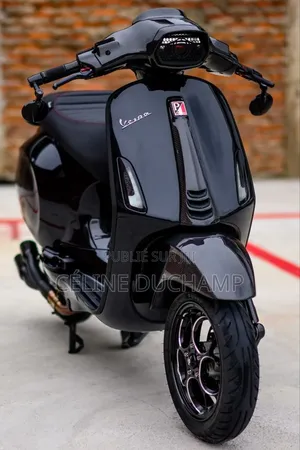 Nouveau Vespa Vespa 946 Horse 2024 Noir