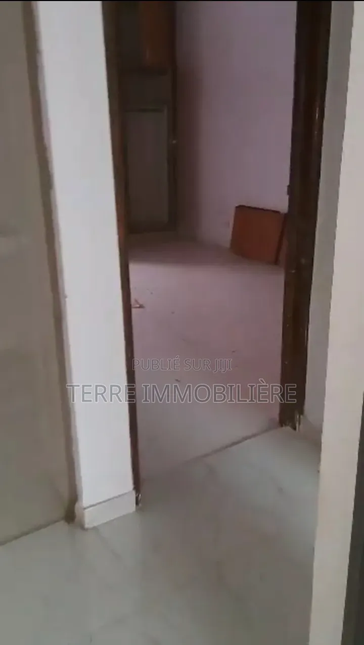 3chbre Villa dans La Terre Immobilière, Cocody à Vendre