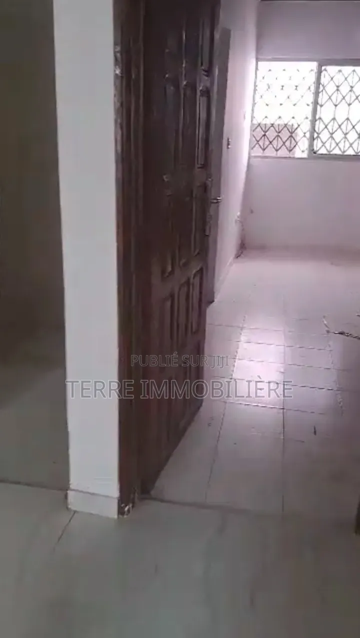 3chbre Villa dans La Terre Immobilière, Cocody à Vendre
