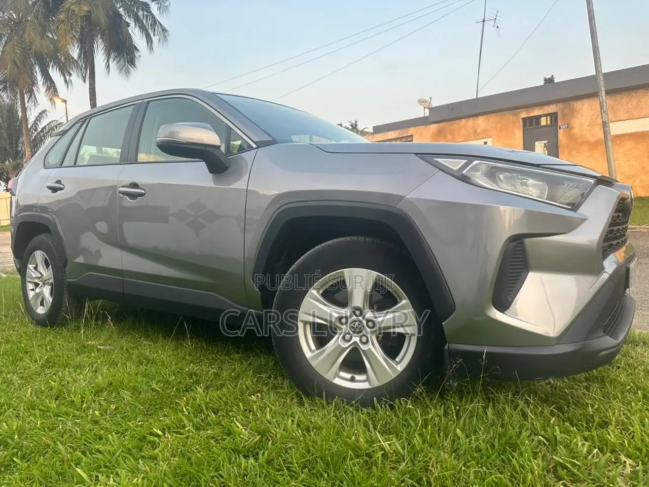 Toyota RAV4 LE 2021 Argenté