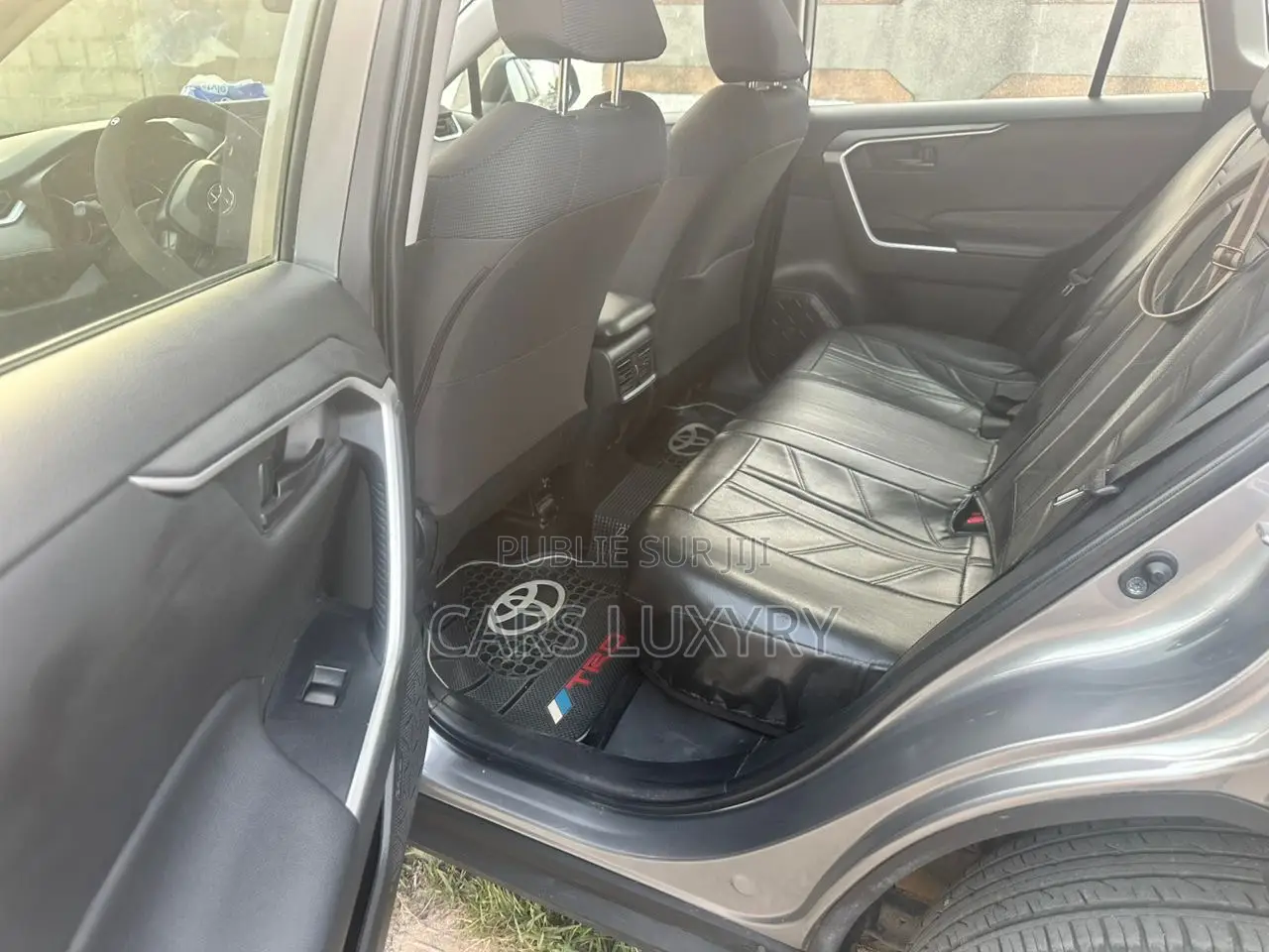 Toyota RAV4 LE 2021 Argenté