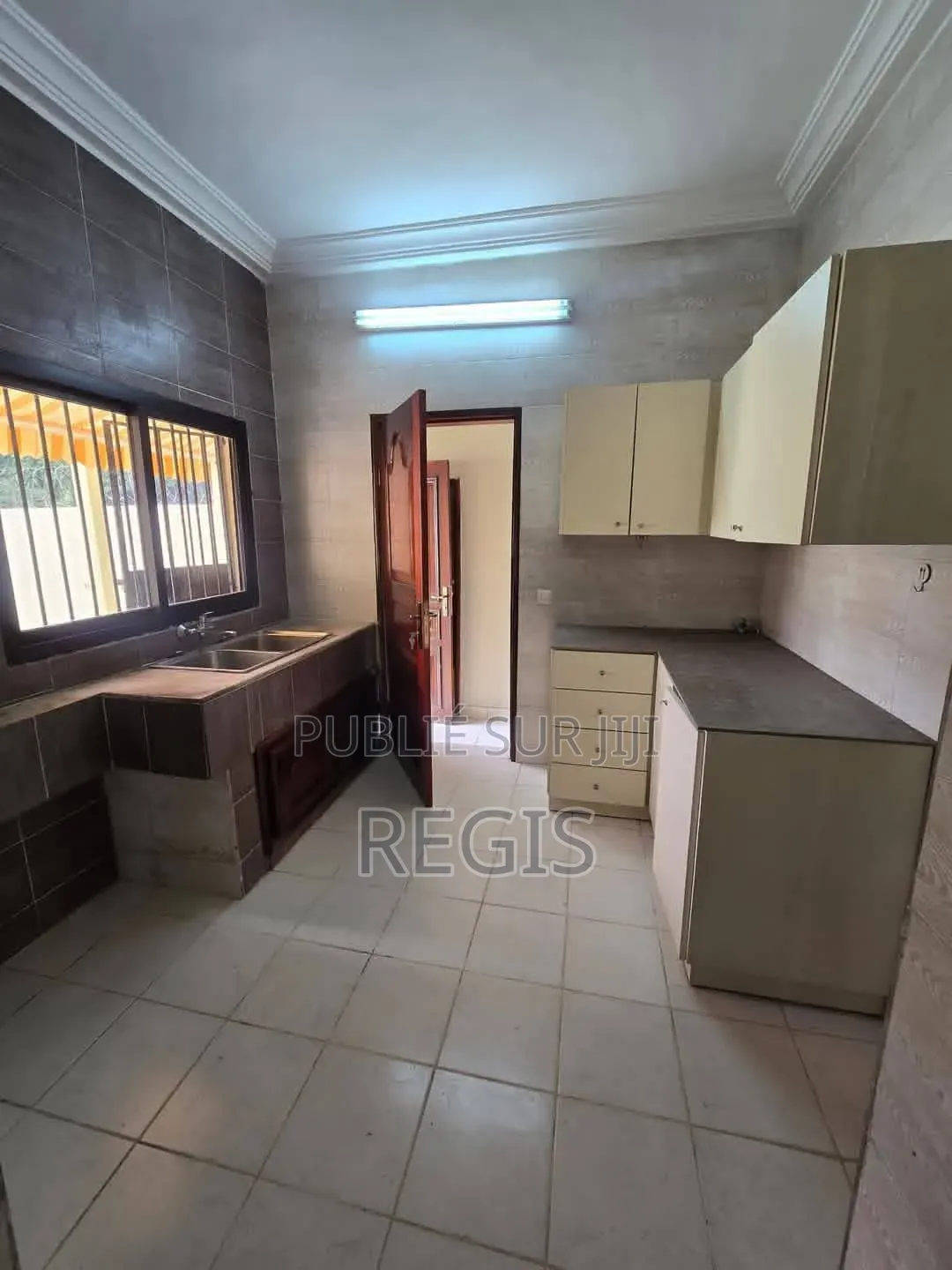 5chbre Duplex dans Klay'Services, Cocody à Vendre