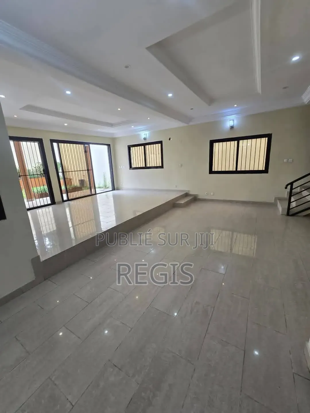 5chbre Duplex dans Klay'Services, Cocody à Vendre