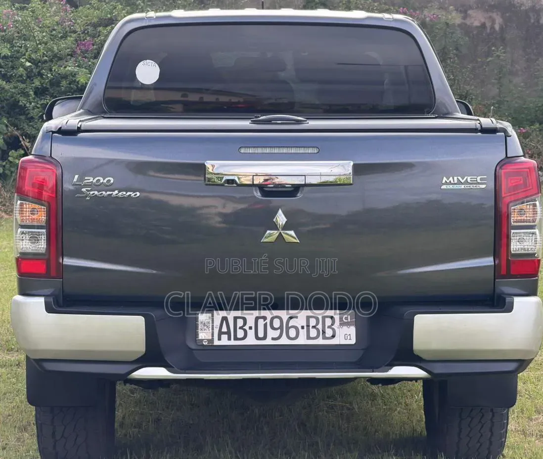 Mitsubishi Montero 2022 Noir