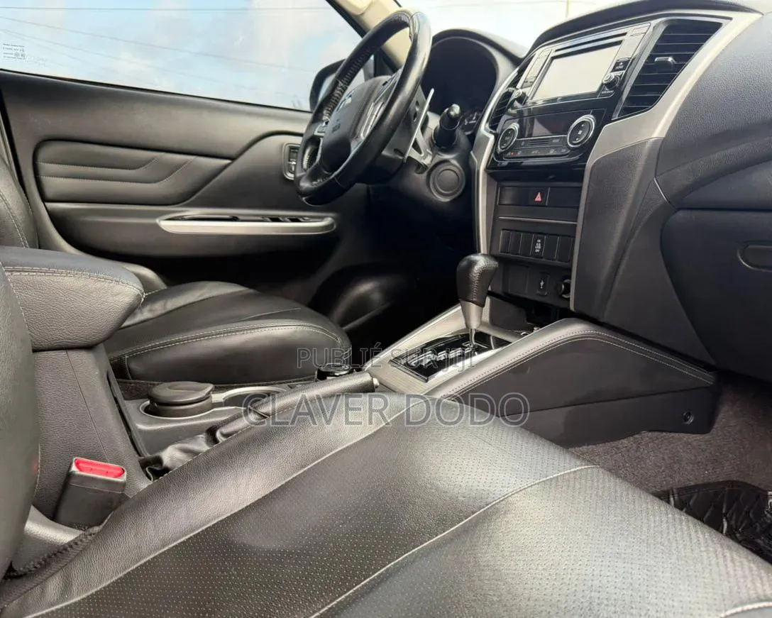 Mitsubishi Montero 2022 Noir