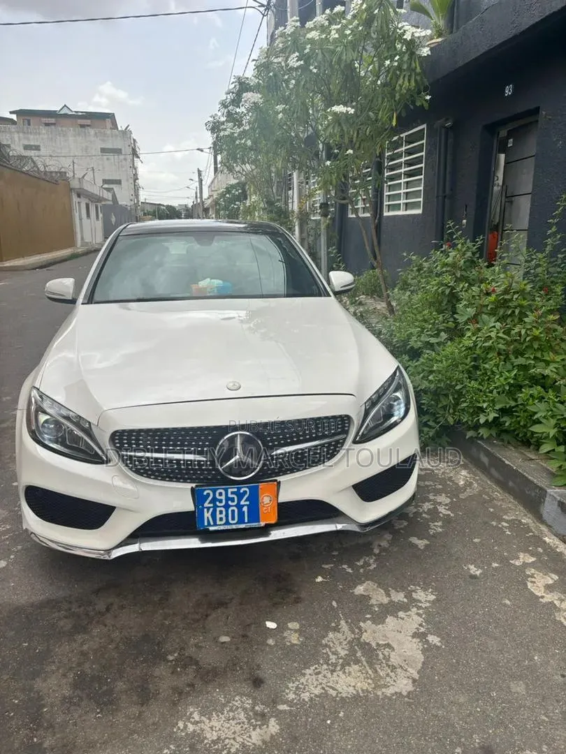 Mercedes-Benz C300 Base AWD 4Matic Sedan (2.0L 4cyl 7A) 2015