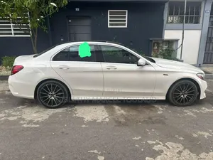 Mercedes-Benz C300 Base AWD 4Matic Sedan (2.0L 4cyl 7A) 2015