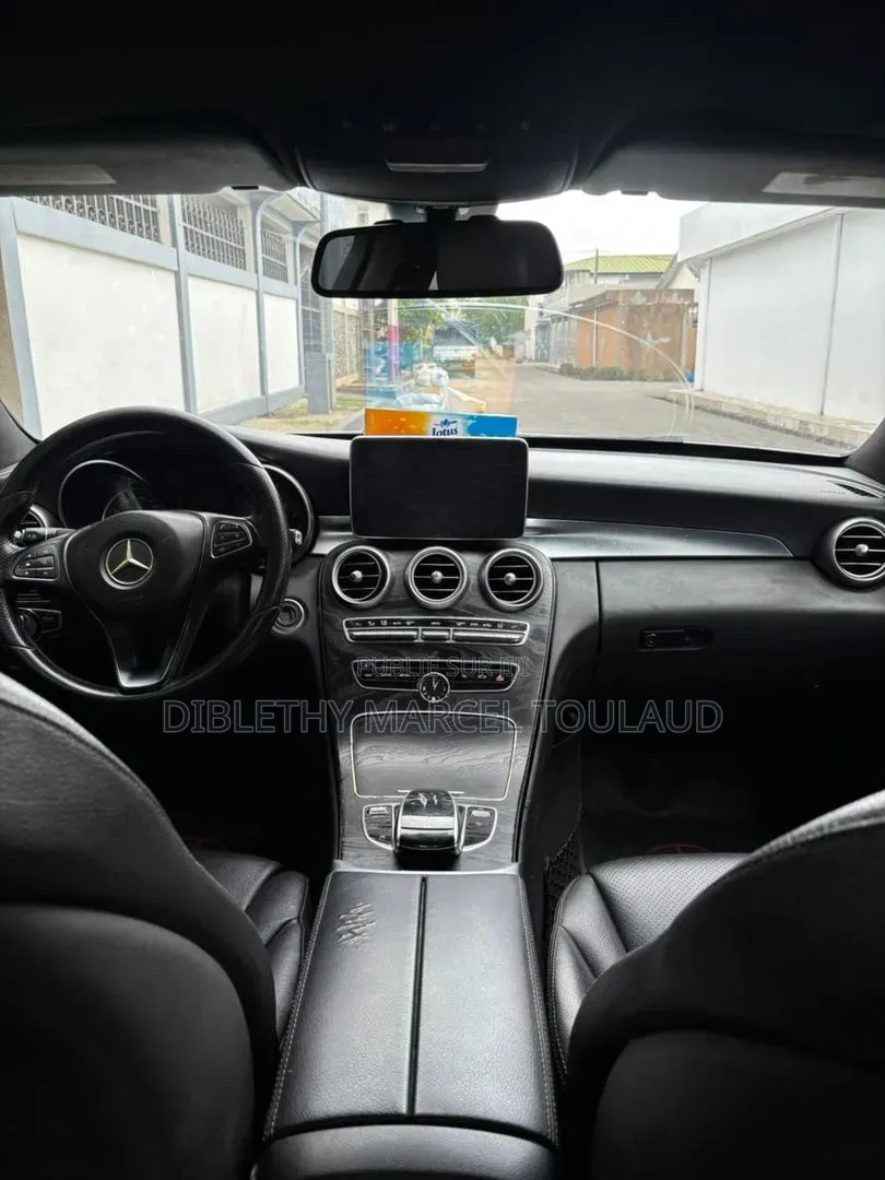 Mercedes-Benz C300 Base AWD 4Matic Sedan (2.0L 4cyl 7A) 2015