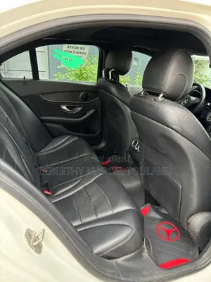 Mercedes-Benz C300 Base AWD 4Matic Sedan (2.0L 4cyl 7A) 2015