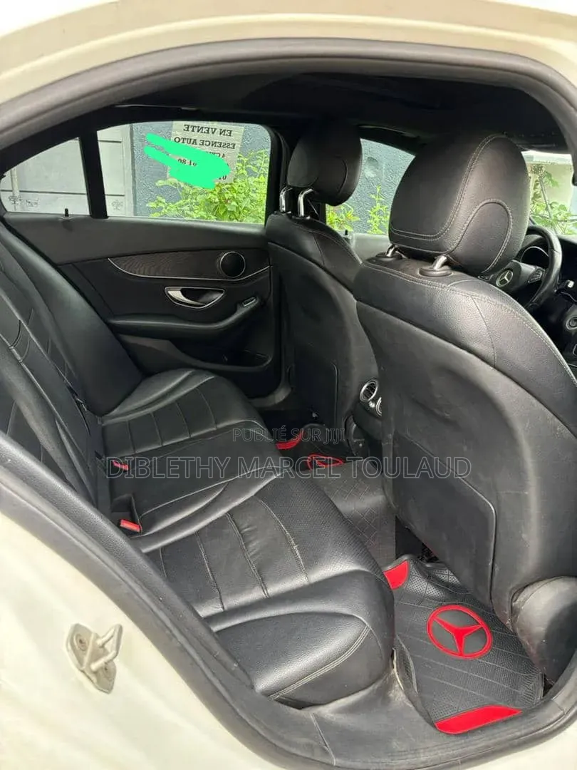 Mercedes-Benz C300 Base AWD 4Matic Sedan (2.0L 4cyl 7A) 2015