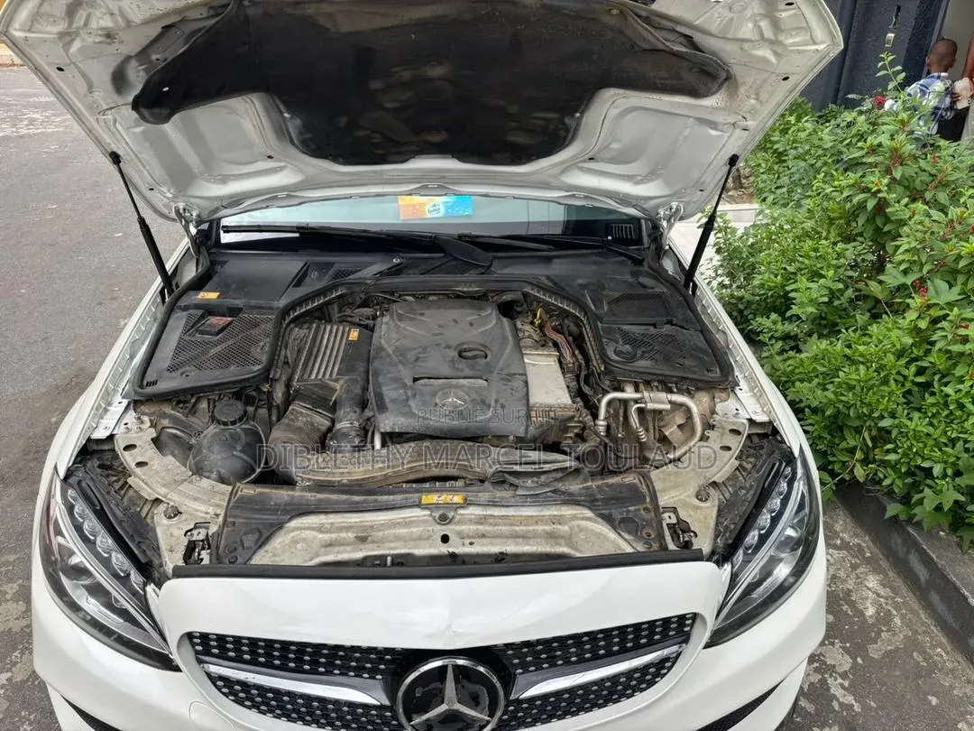 Mercedes-Benz C300 Base AWD 4Matic Sedan (2.0L 4cyl 7A) 2015