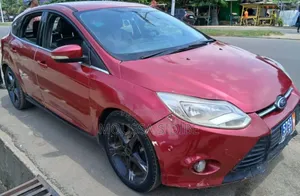 Ford Focus S Sedan FWD (2.0L 4cyl 5M) 2012 Rouge