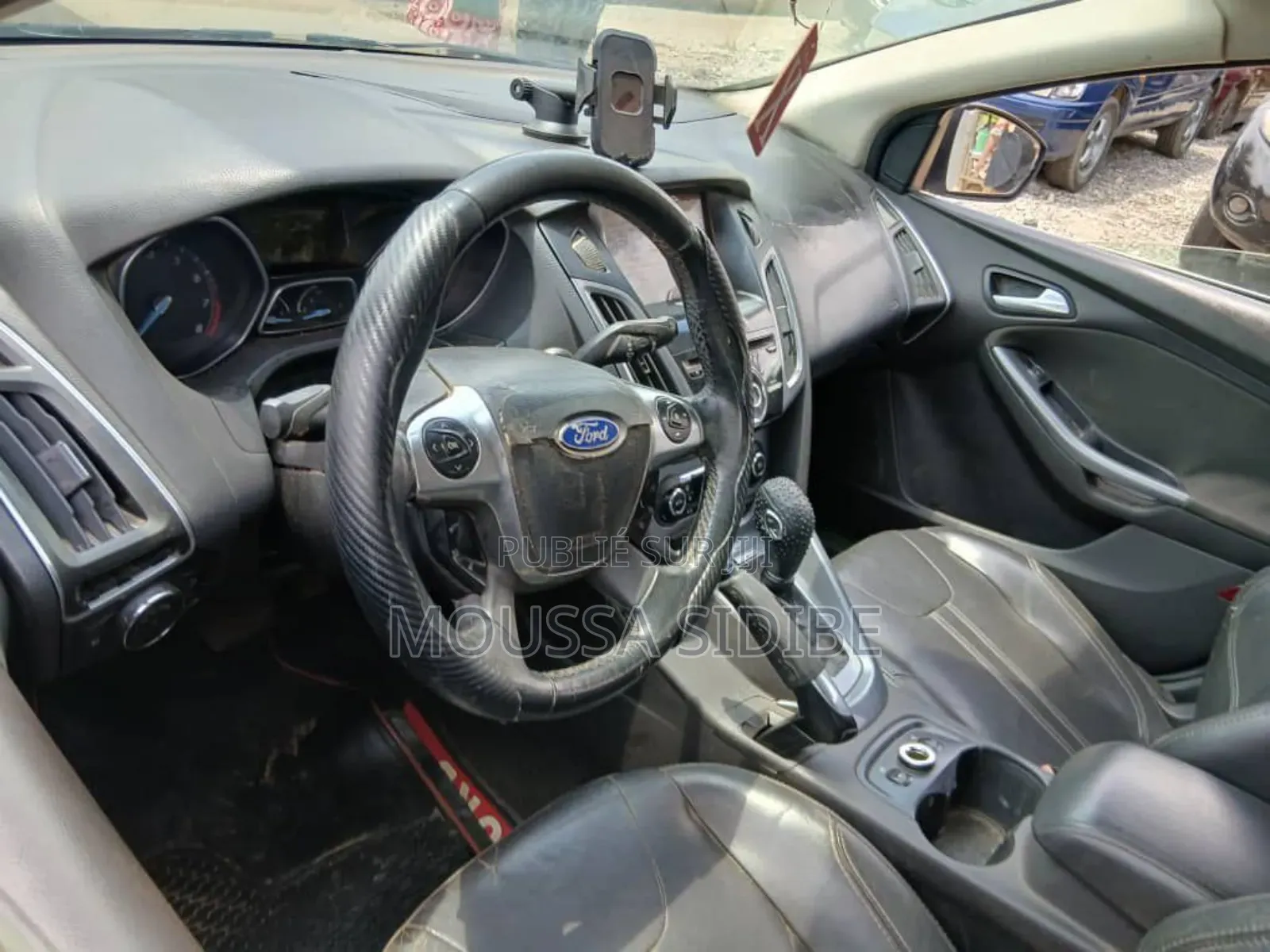 Ford Focus S Sedan FWD (2.0L 4cyl 5M) 2012 Rouge