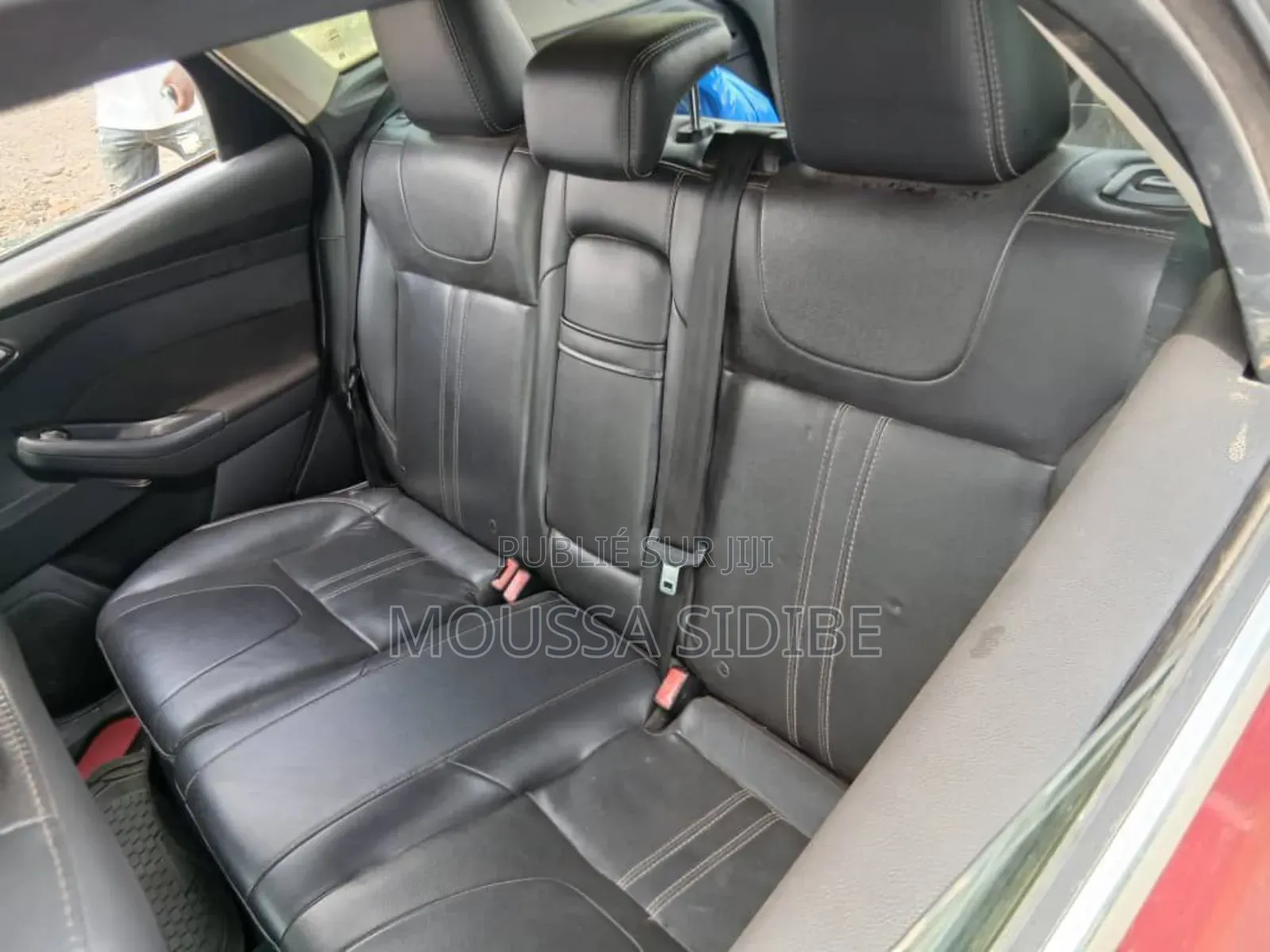 Ford Focus S Sedan FWD (2.0L 4cyl 5M) 2012 Rouge
