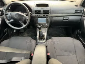 Toyota Avensis 1.8 C 2005 Gris