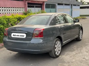 Toyota Avensis 1.8 C 2005 Gris
