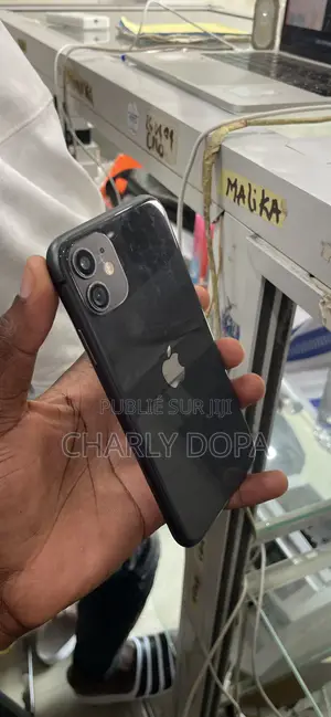 Apple iPhone 11 64 GB Noir