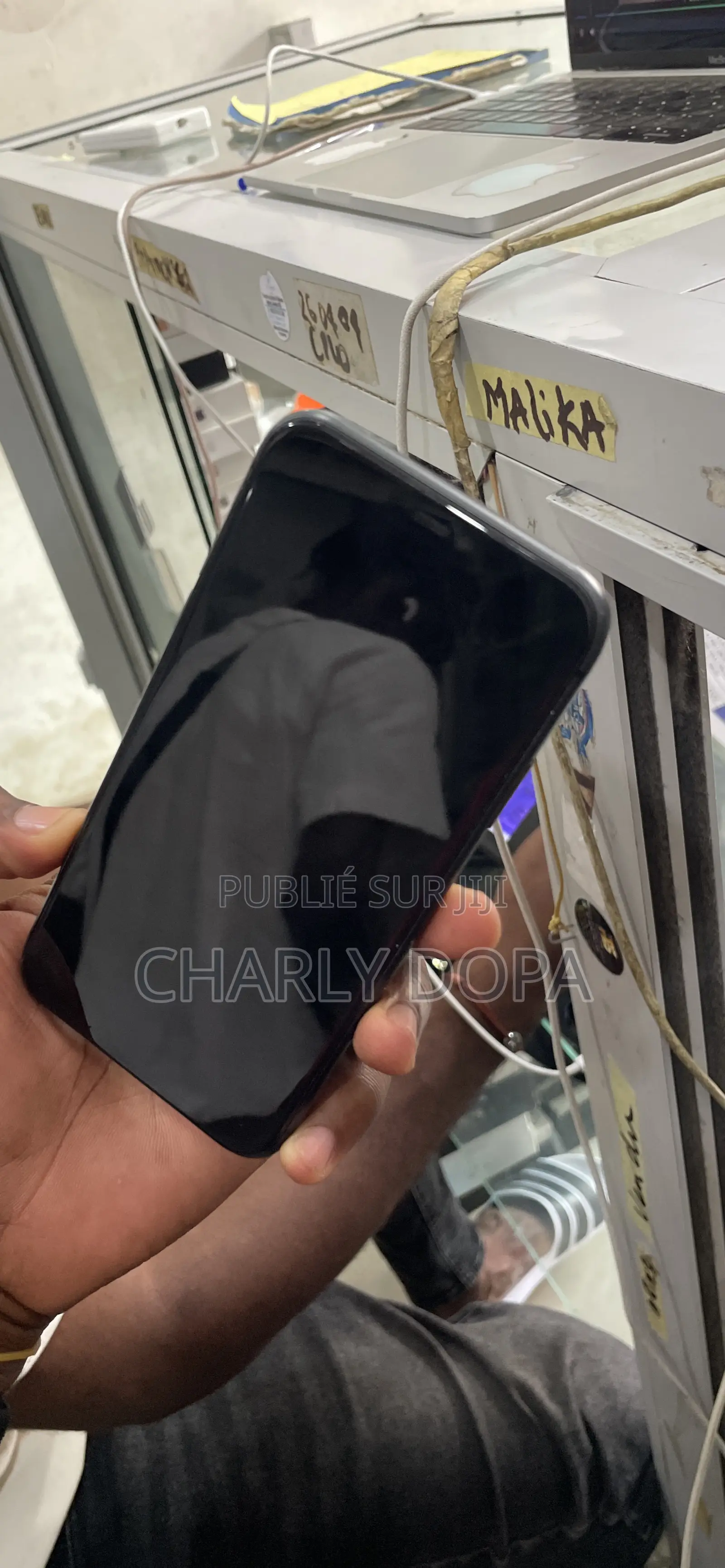 Apple iPhone 11 64 GB Noir