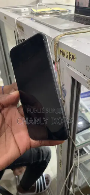 Apple iPhone 11 64 GB Noir