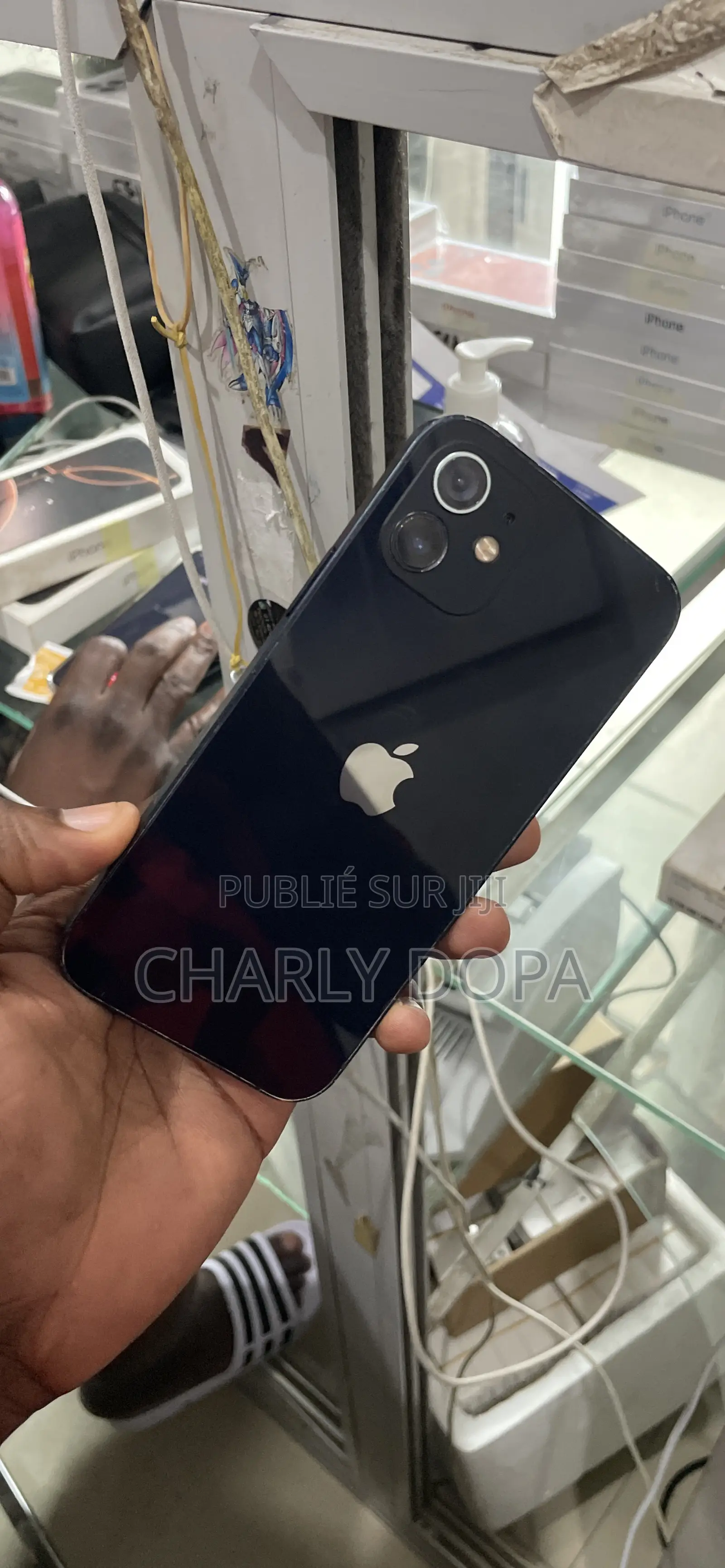 Apple iPhone 12 64 GB Noir