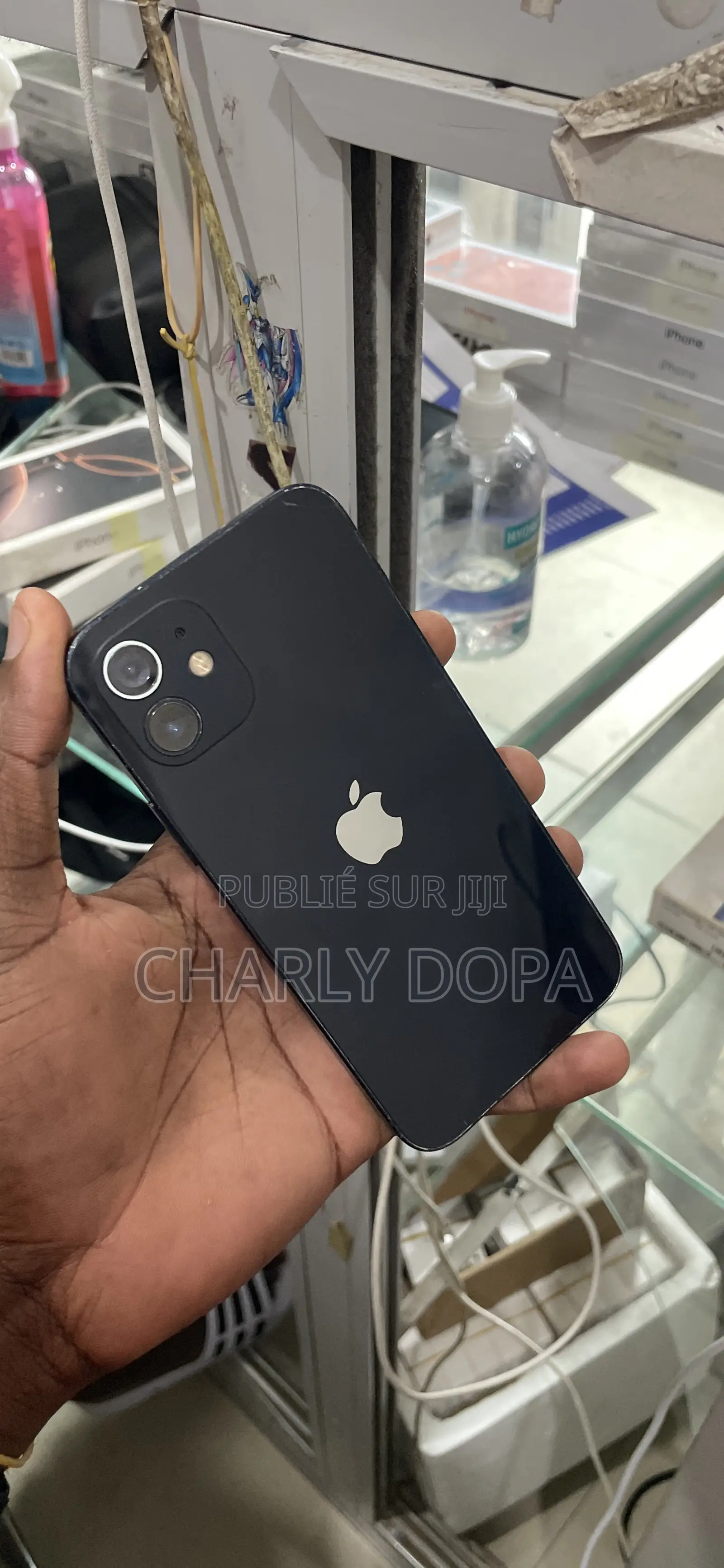 Apple iPhone 12 64 GB Noir