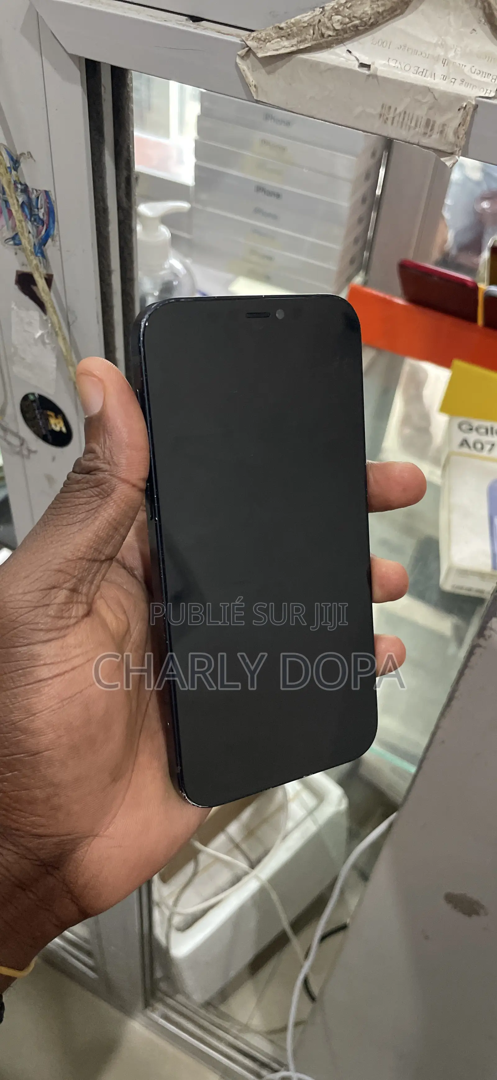 Apple iPhone 12 64 GB Noir